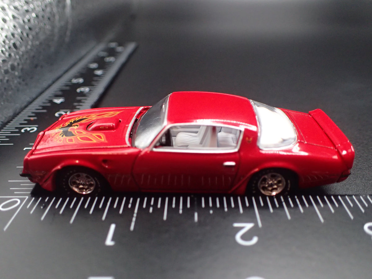 1976 76 PONTIAC FIREBIRD T/A 1:64 SCALE COLLECTIBLE DIORAMA DIECAST MODEL CAR