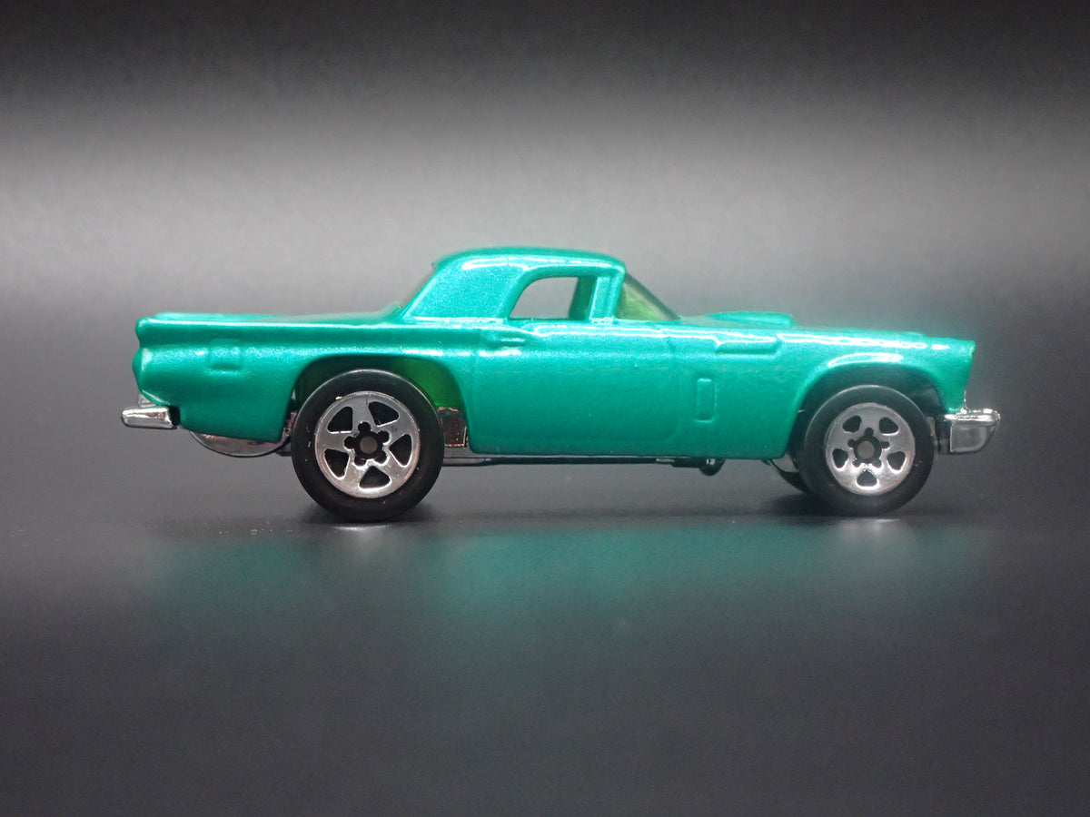 1957 57 FORD THUNDERBIRD TBIRD GREEN 1:64 SCALE DIORAMA DIECAST MODEL CAR