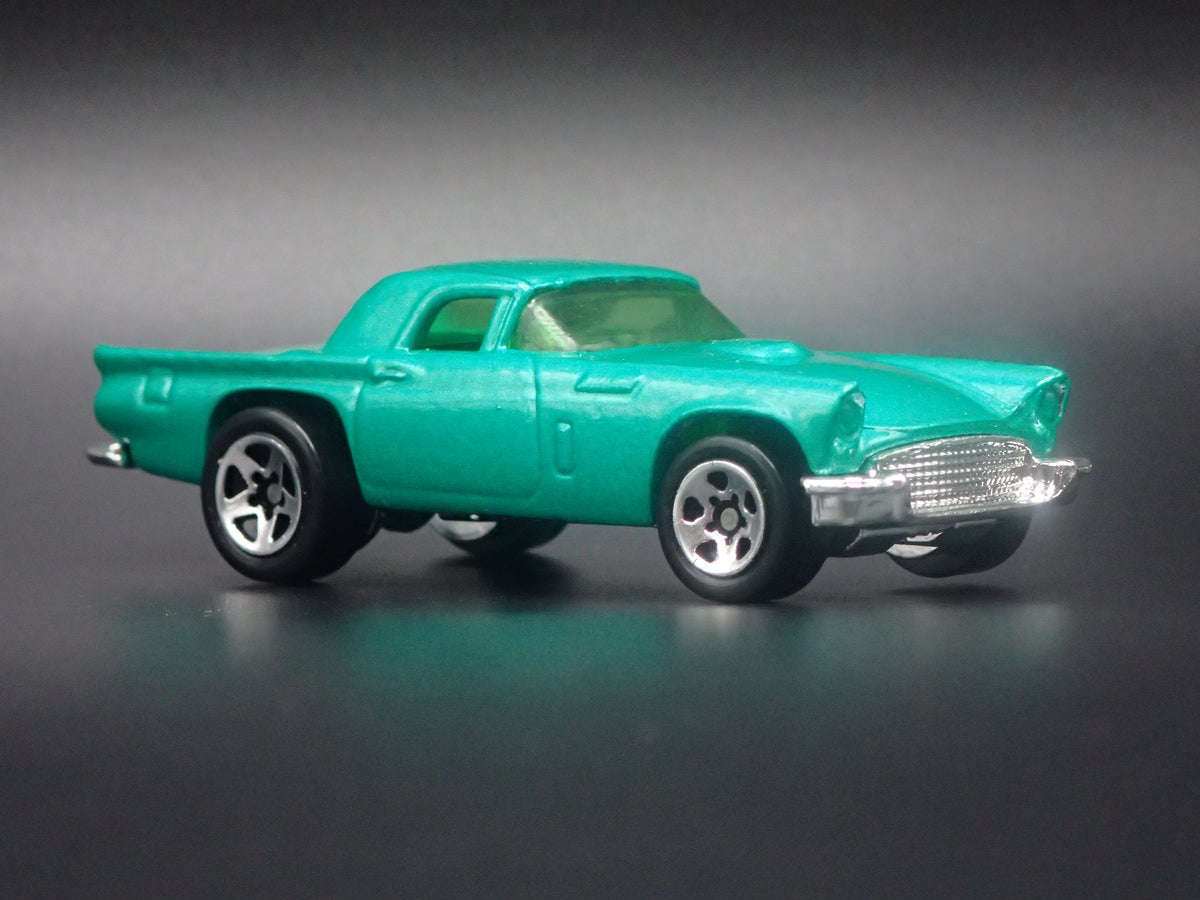 1957 57 FORD THUNDERBIRD TBIRD GREEN 1:64 SCALE DIORAMA DIECAST MODEL CAR