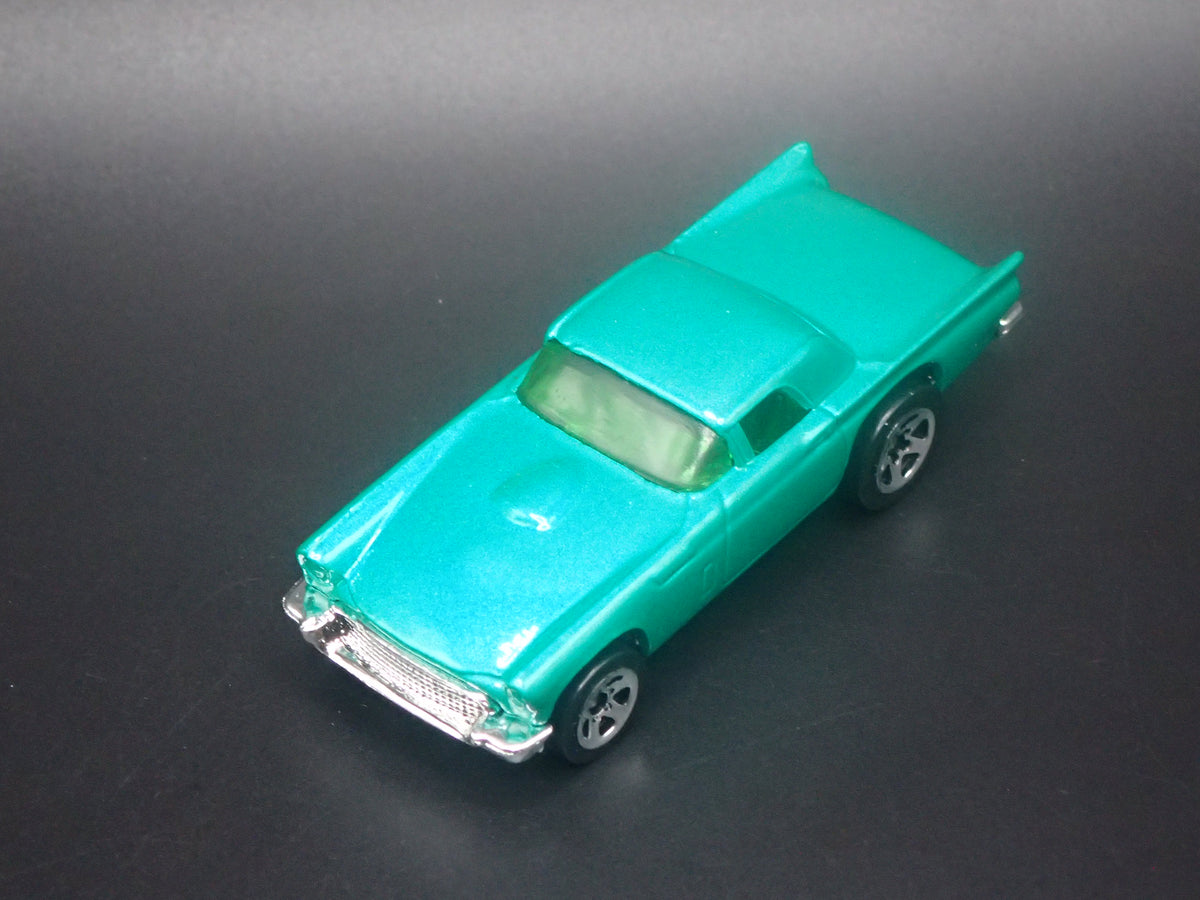 1957 57 FORD THUNDERBIRD TBIRD GREEN 1:64 SCALE DIORAMA DIECAST MODEL CAR