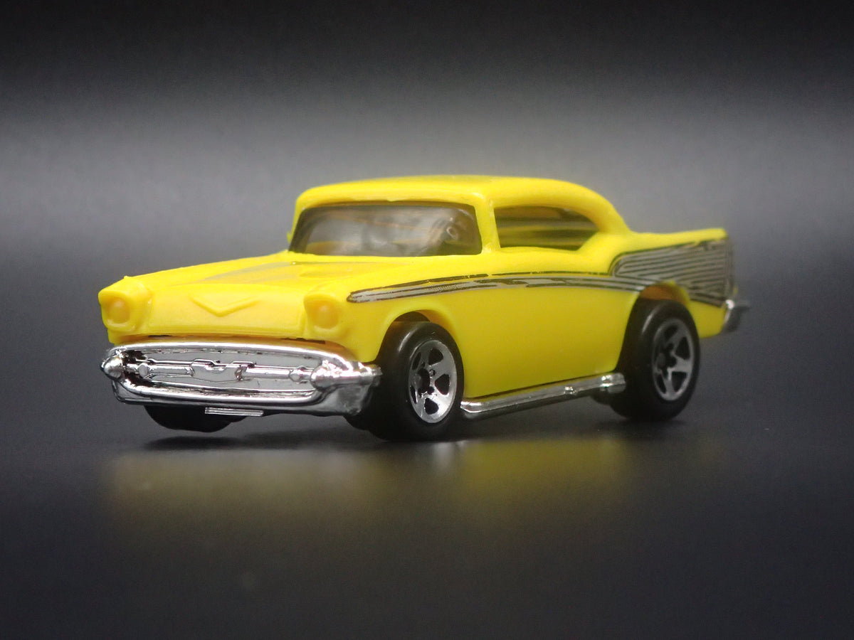1957 57 CHEVY CHEVROLET BEL AIR YELLOW 1:64 SCALE DIORAMA DIECAST MODEL CAR