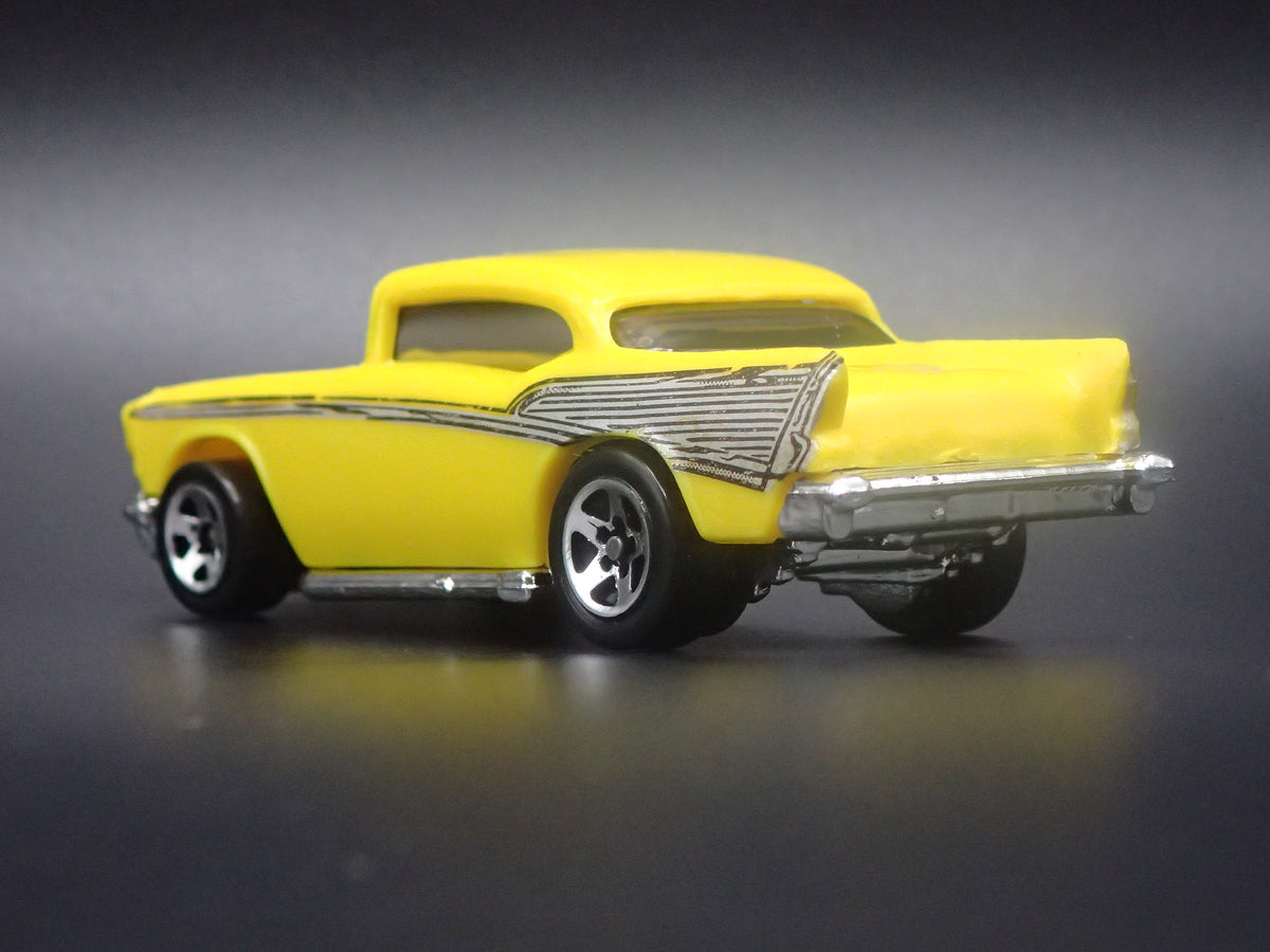 1957 57 CHEVY CHEVROLET BEL AIR YELLOW 1:64 SCALE DIORAMA DIECAST MODEL CAR