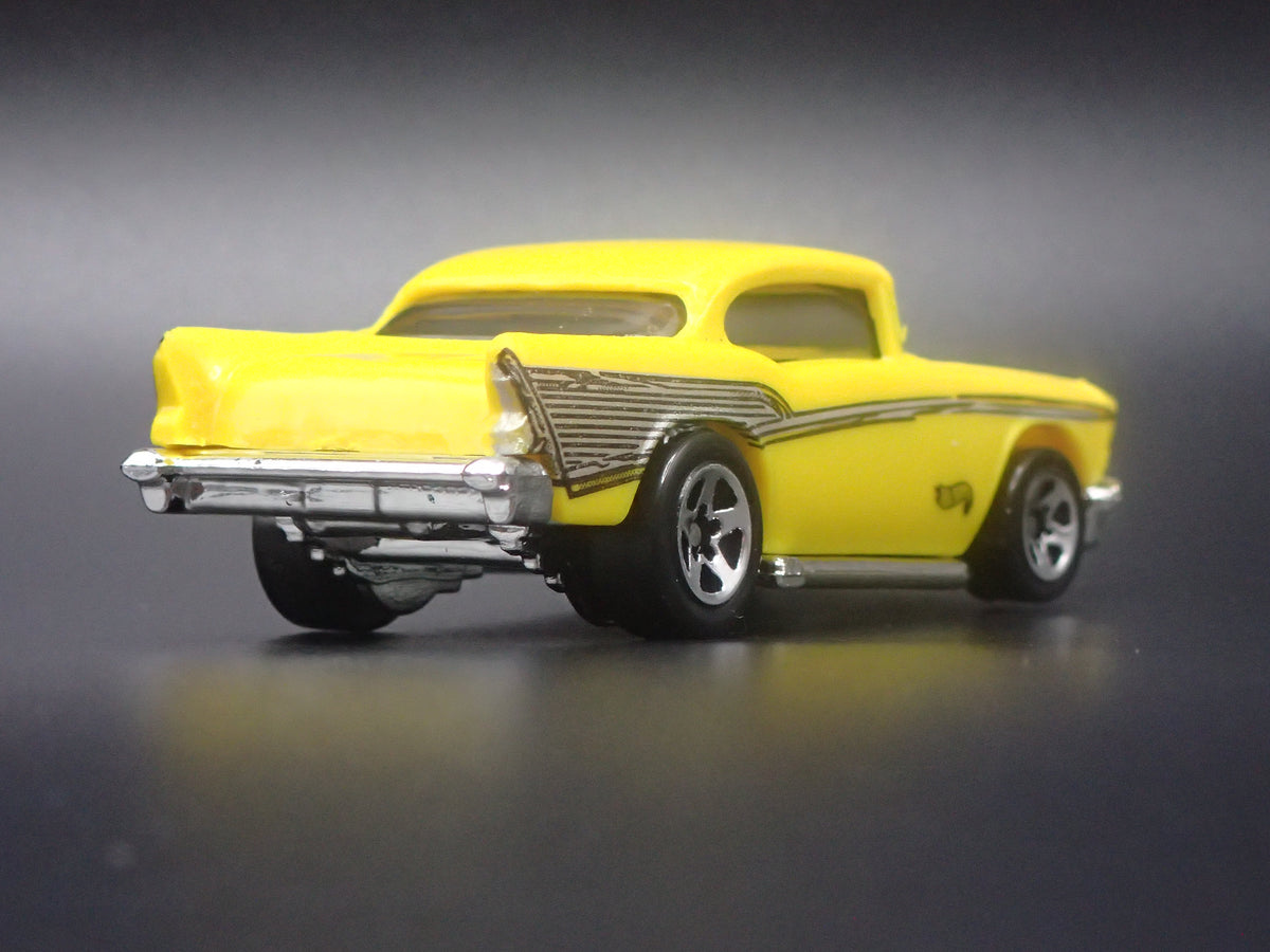 1957 57 CHEVY CHEVROLET BEL AIR YELLOW 1:64 SCALE DIORAMA DIECAST MODEL CAR