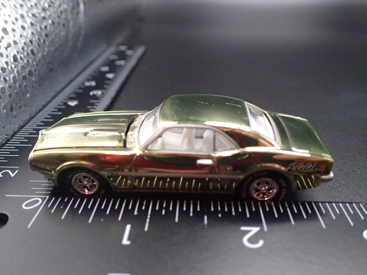 1968 68 PONTIAC FIREBIRD  1/64 SCALE COLLECTIBLE DIORAMA DIECAST MODEL CAR
