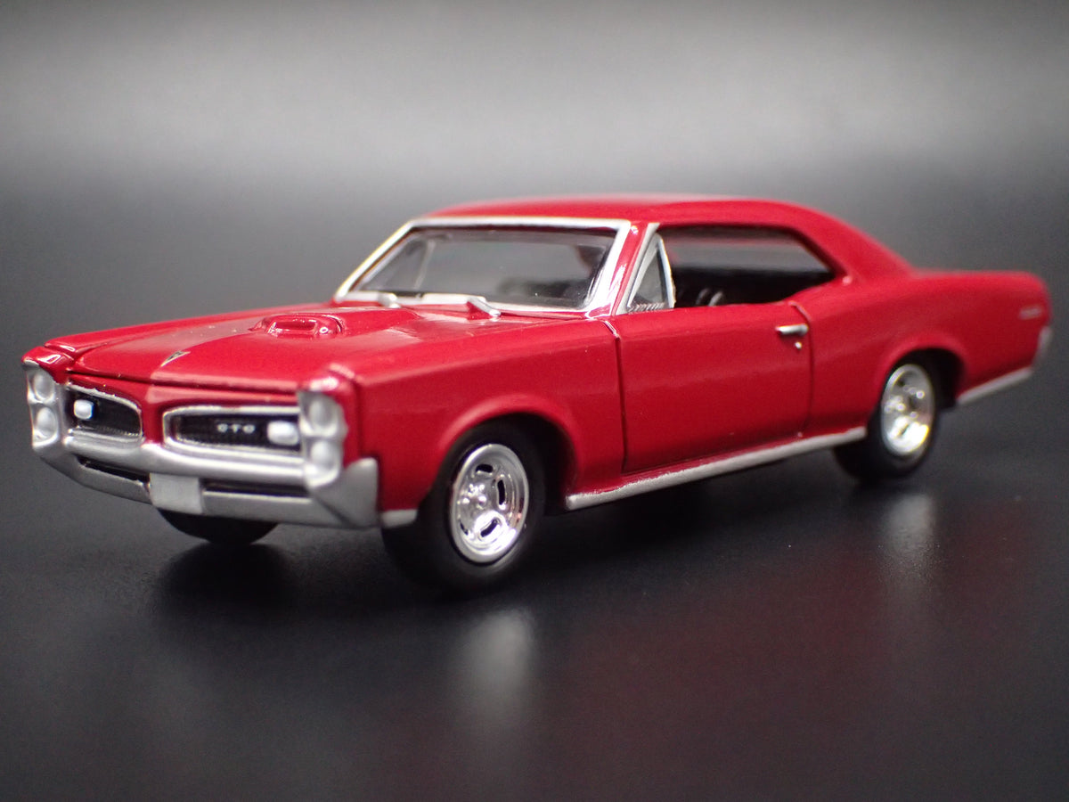 1966 66 PONTIAC GTO MUSCLE CAR 1/64 SCALE COLLECTIBLE DIORAMA DIECAST MODEL CAR