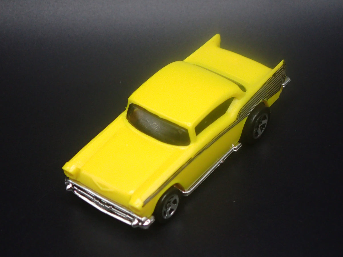 1957 57 CHEVY CHEVROLET BEL AIR YELLOW 1:64 SCALE DIORAMA DIECAST MODEL CAR