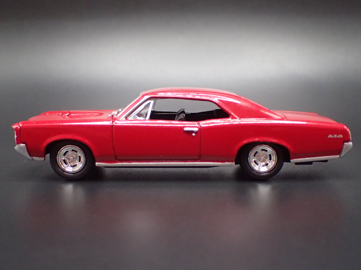 1966 66 PONTIAC GTO MUSCLE CAR 1/64 SCALE COLLECTIBLE DIORAMA DIECAST MODEL CAR