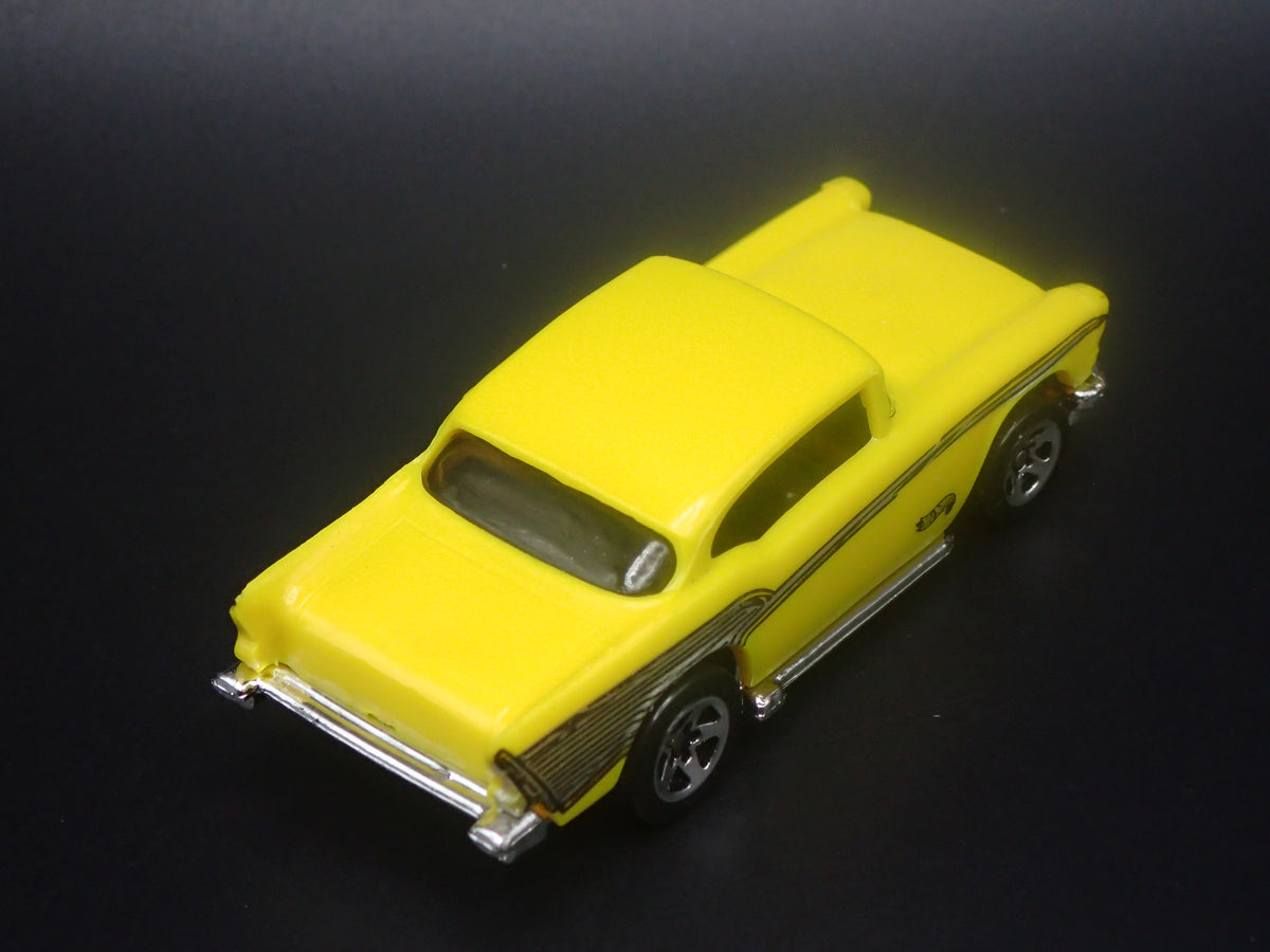 1957 57 CHEVY CHEVROLET BEL AIR YELLOW 1:64 SCALE DIORAMA DIECAST MODEL CAR