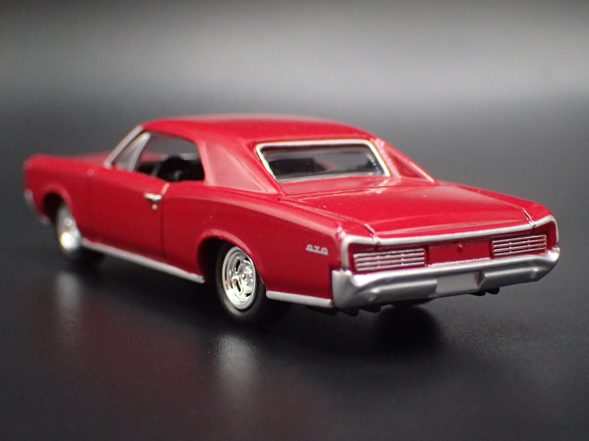 1966 66 PONTIAC GTO MUSCLE CAR 1/64 SCALE COLLECTIBLE DIORAMA DIECAST MODEL CAR
