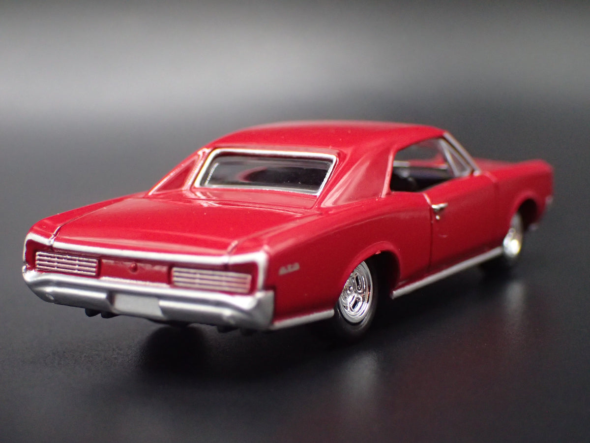 1966 66 PONTIAC GTO MUSCLE CAR 1/64 SCALE COLLECTIBLE DIORAMA DIECAST MODEL CAR