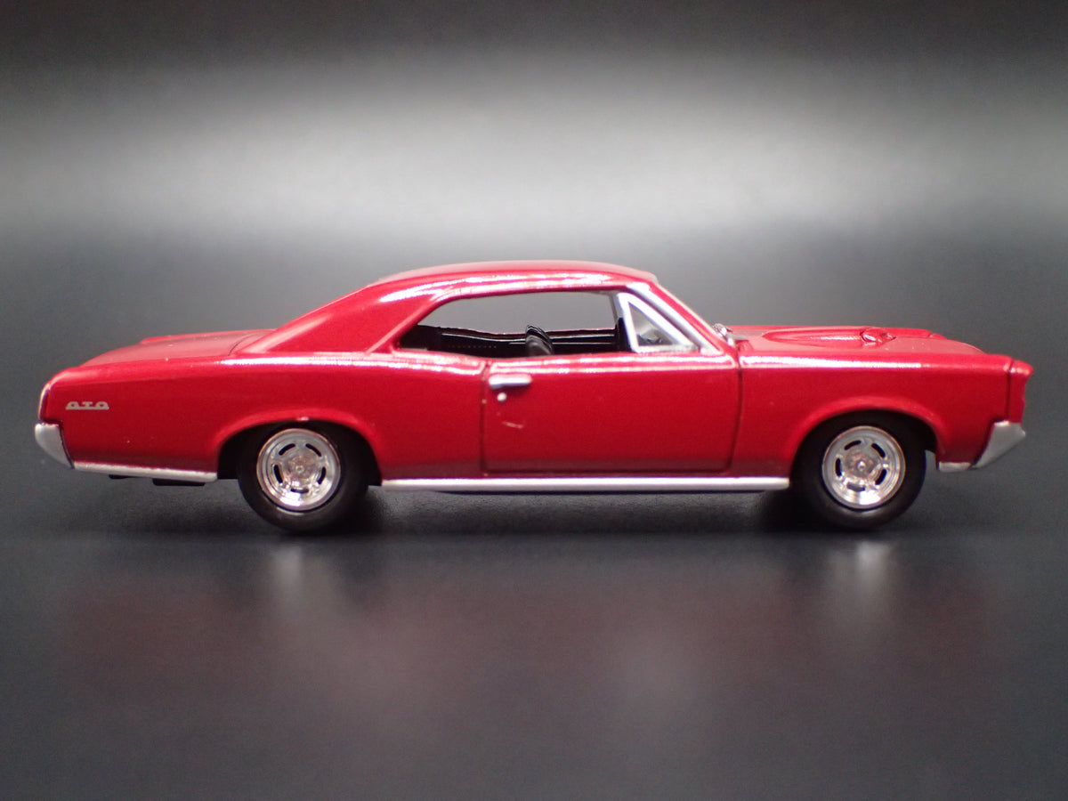 1966 66 PONTIAC GTO MUSCLE CAR 1/64 SCALE COLLECTIBLE DIORAMA DIECAST MODEL CAR
