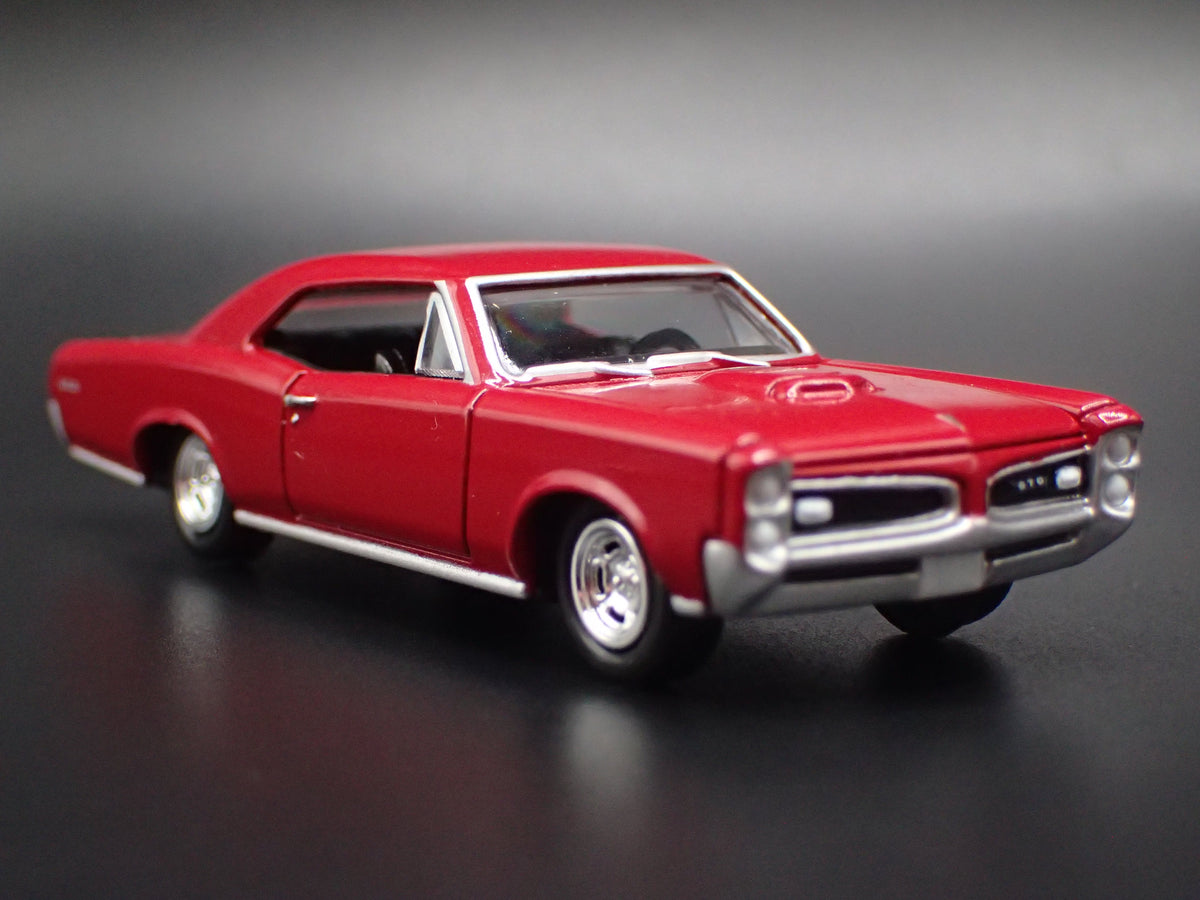 1966 66 PONTIAC GTO MUSCLE CAR 1/64 SCALE COLLECTIBLE DIORAMA DIECAST MODEL CAR