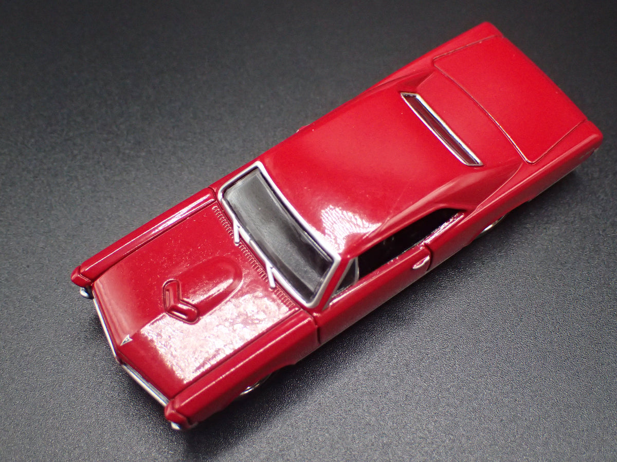 1966 66 PONTIAC GTO MUSCLE CAR 1/64 SCALE COLLECTIBLE DIORAMA DIECAST MODEL CAR