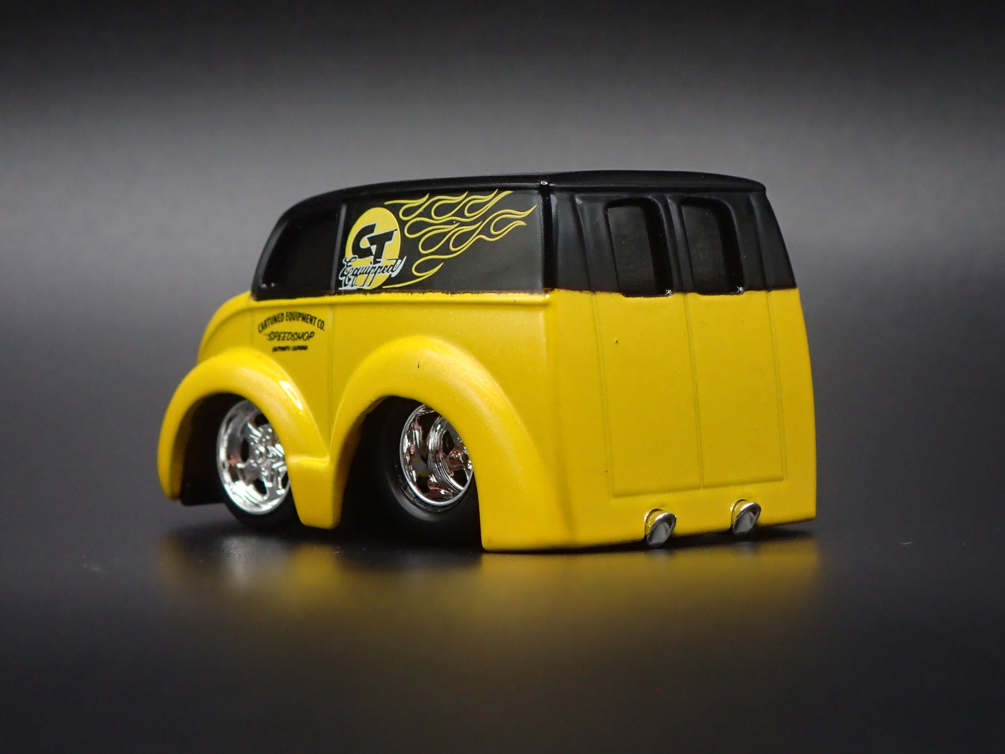 1937 - 1986 DIVCO TRUCK CAR TUNED YELLOW 1:64 SCALE DIORAMA DIECAST MODEL CAR