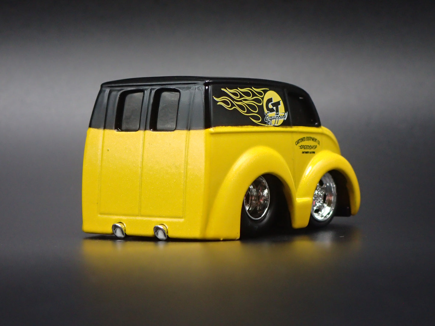 1937 - 1986 DIVCO TRUCK CAR TUNED YELLOW 1:64 SCALE DIORAMA DIECAST MODEL CAR