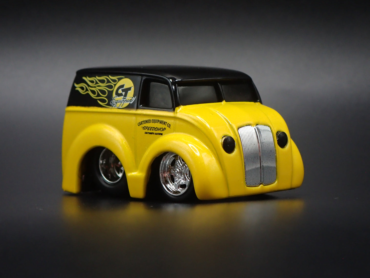 1937 - 1986 DIVCO TRUCK CAR TUNED YELLOW 1:64 SCALE DIORAMA DIECAST MODEL CAR