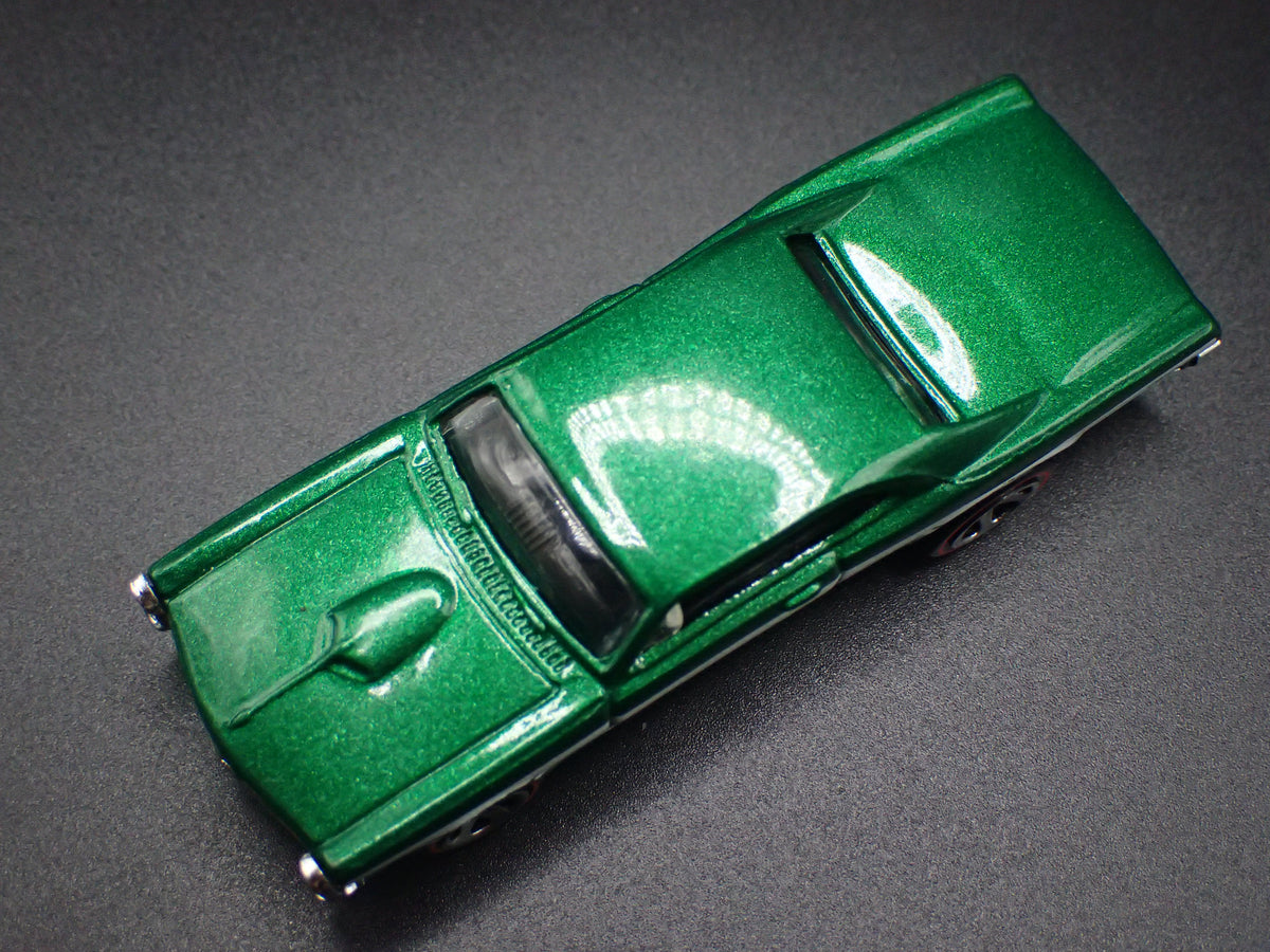 1967 67 PONTIAC GTO GREEN 1:64 SCALE COLLECTIBLE DIORAMA DIECAST MODEL CAR