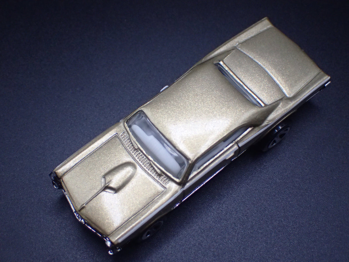 1967 67 PONTIAC GTO GOLD 1:64 SCALE COLLECTIBLE DIORAMA DIECAST MODEL CAR