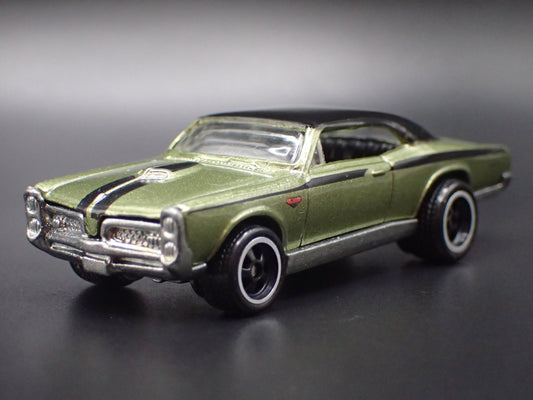 1967 67 PONTIAC GTO GREEN 1:64 SCALE COLLECTIBLE DIORAMA DIECAST MODEL CAR