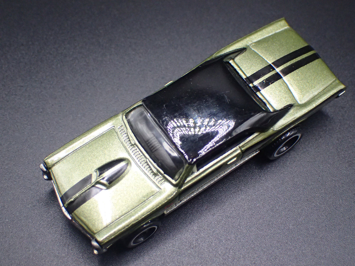 1967 67 PONTIAC GTO GREEN 1:64 SCALE COLLECTIBLE DIORAMA DIECAST MODEL CAR