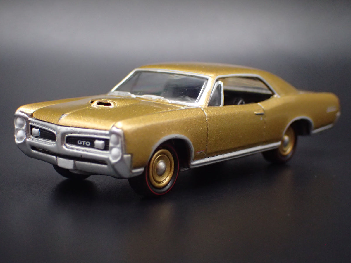 1966 66 PONTIAC GTO MUSCLE CAR GOLD 1/64 SCALE COLLECTIBLE DIECAST MODEL CAR