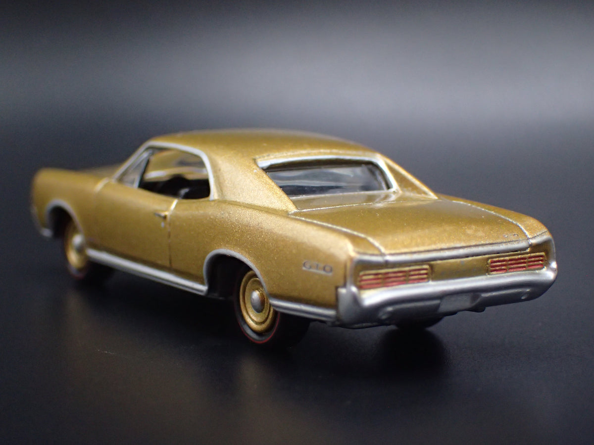 1966 66 PONTIAC GTO MUSCLE CAR GOLD 1/64 SCALE COLLECTIBLE DIECAST MODEL CAR
