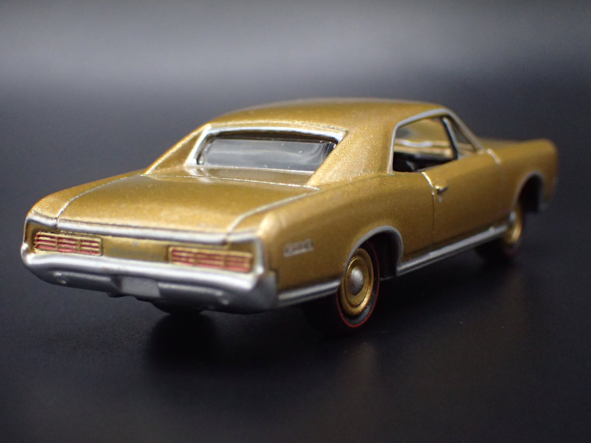 1966 66 PONTIAC GTO MUSCLE CAR GOLD 1/64 SCALE COLLECTIBLE DIECAST MODEL CAR