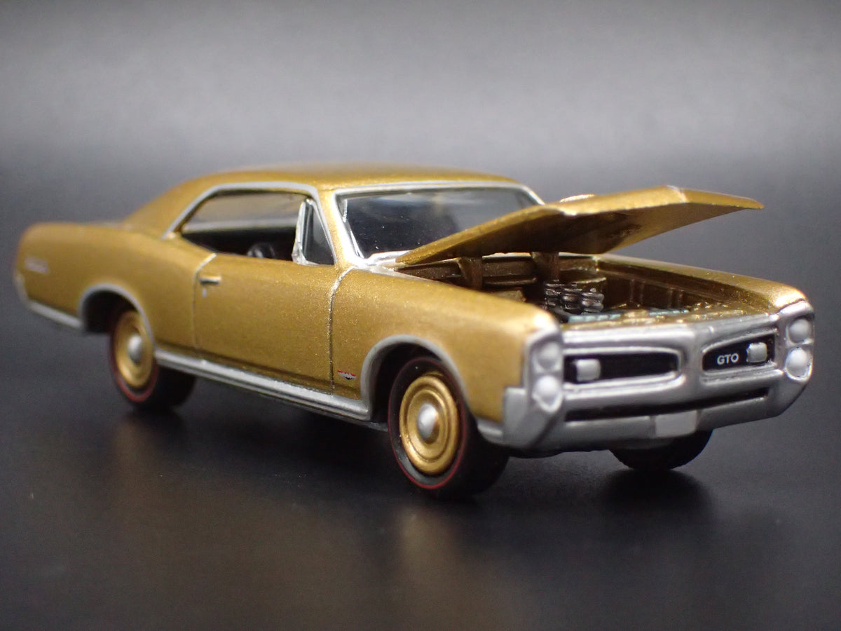 1966 66 PONTIAC GTO MUSCLE CAR GOLD 1/64 SCALE COLLECTIBLE DIECAST MODEL CAR