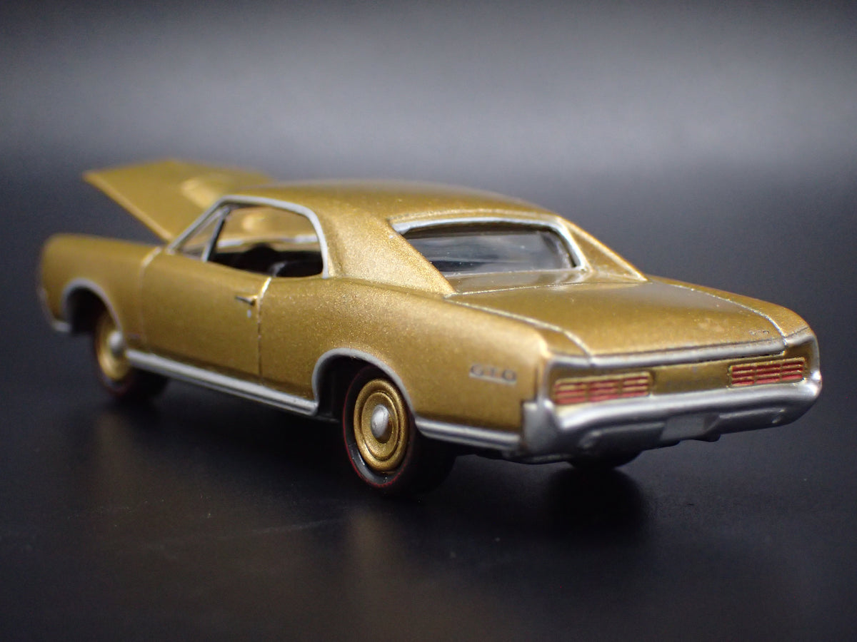 1966 66 PONTIAC GTO MUSCLE CAR GOLD 1/64 SCALE COLLECTIBLE DIECAST MODEL CAR