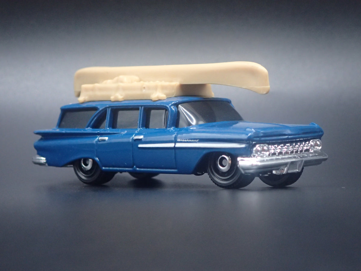 1959 59 CHEVY CHEVROLET STATION WAGON BLUE 1/64 SCALE DIORAMA DIECAST MODEL CAR
