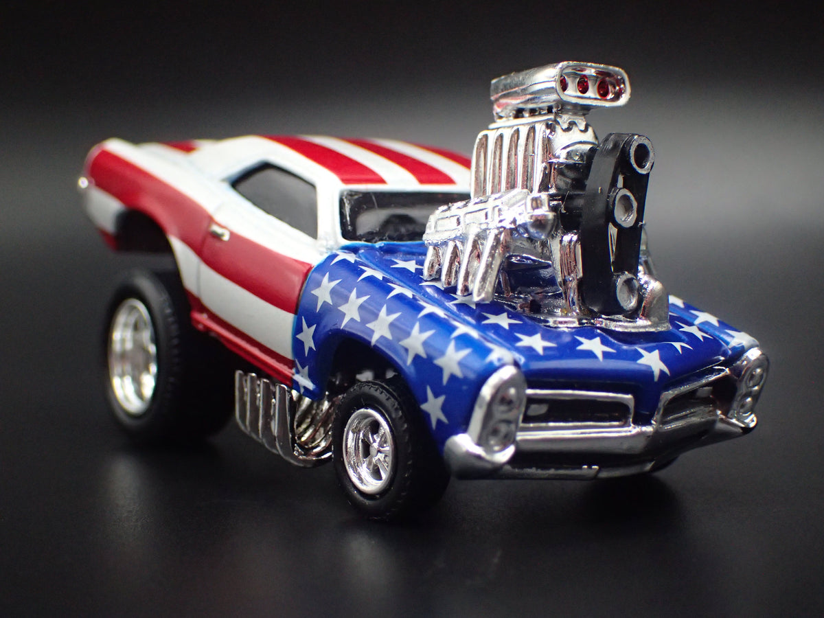 1966 66 PONTIAC GTO USA FLAG 1:64 SCALE COLLECTIBLE DIORAMA DIECAST MODEL CAR