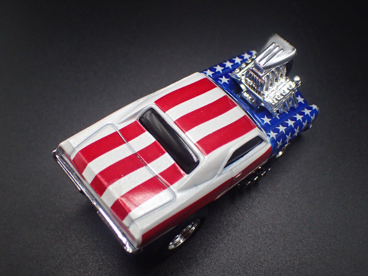 1966 66 PONTIAC GTO USA FLAG 1:64 SCALE COLLECTIBLE DIORAMA DIECAST MODEL CAR