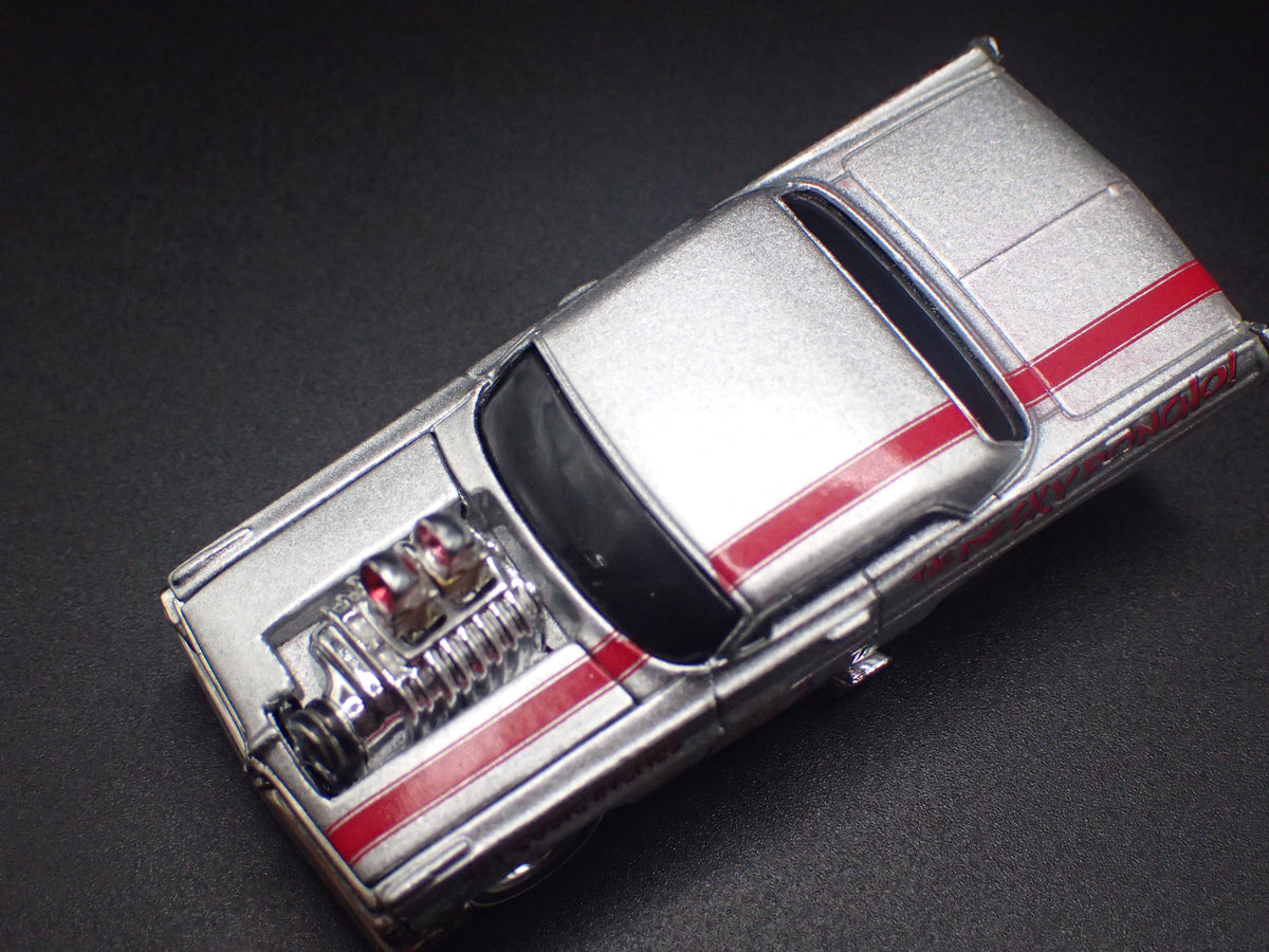 1962 62 PONTIAC CATALINA SILVER 1:64 SCALE COLLECTIBLE DIECAST MODEL CAR