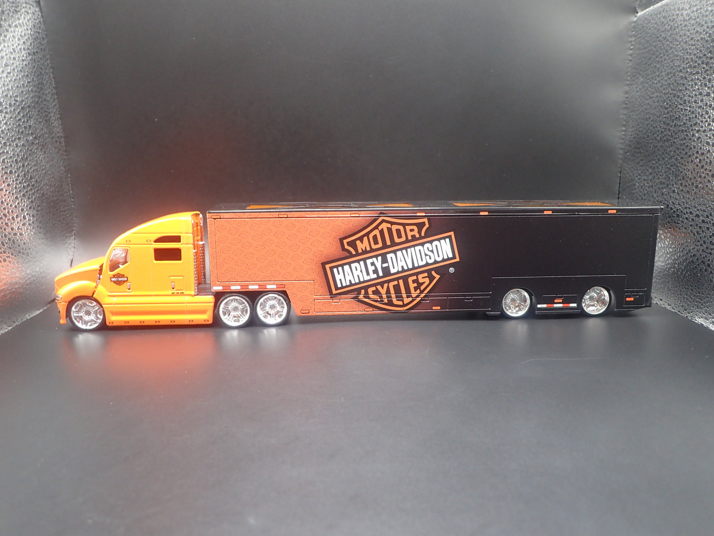 HARLEY DAVIDSON CUSTOM TRANSPORTER HAULER TRAILER 1:64 SCALE MODEL SET