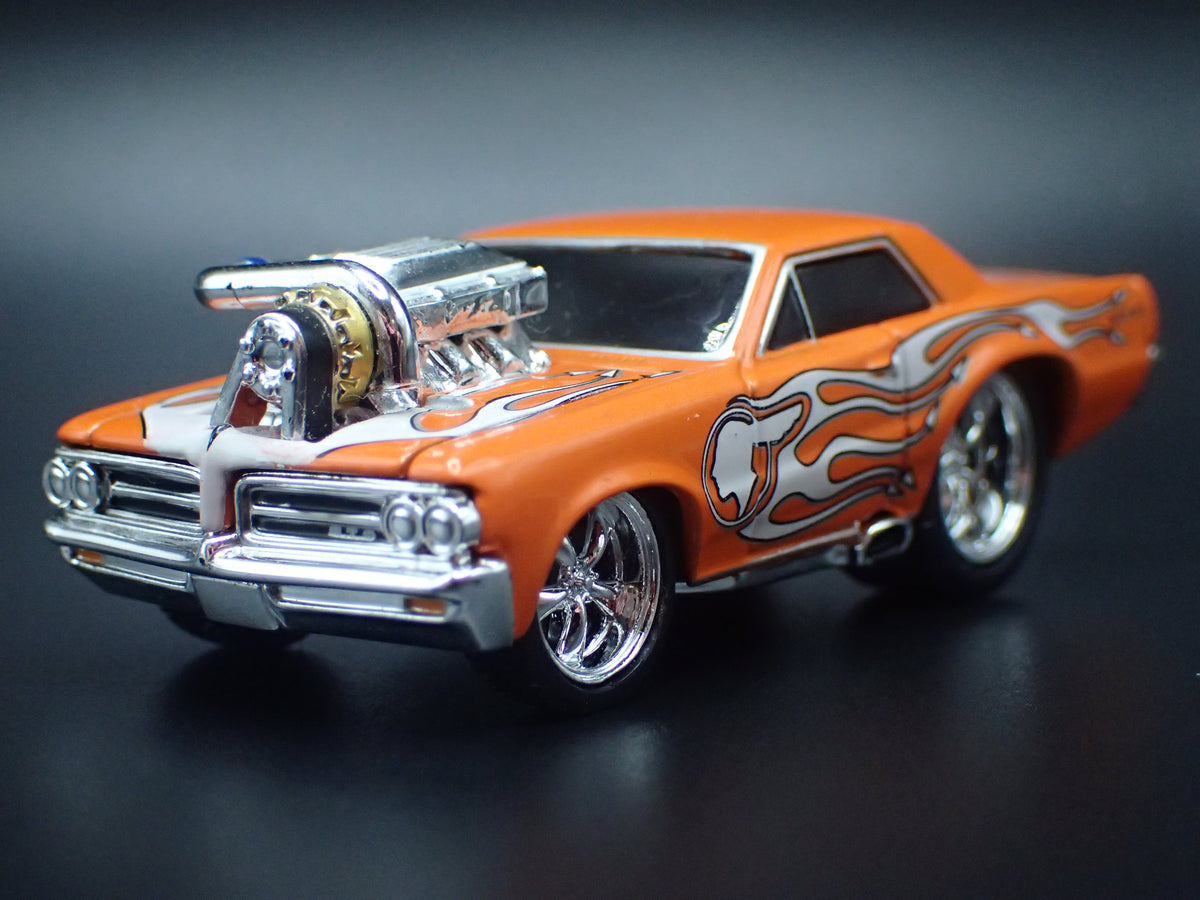 1965 65 PONTIAC GTO ORANGE 1/64 SCALE COLLECTIBLE DIORAMA DIECAST MODEL CAR