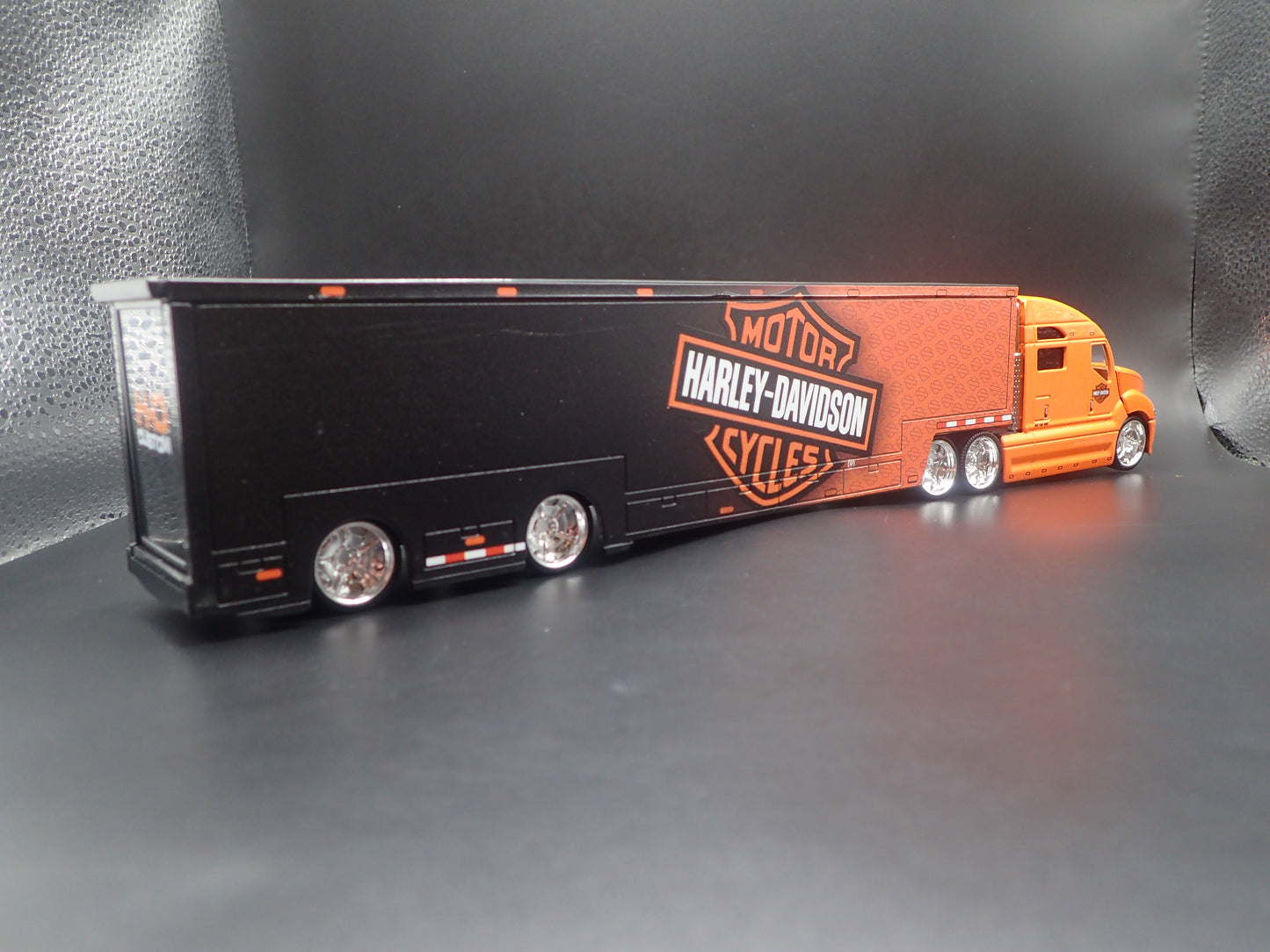 HARLEY DAVIDSON CUSTOM TRANSPORTER HAULER TRAILER 1:64 SCALE MODEL SET