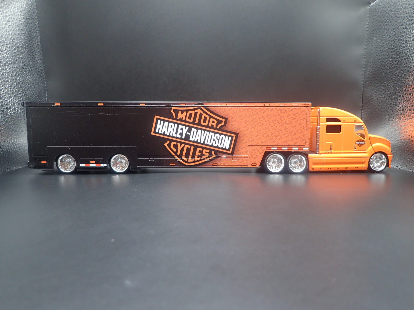 HARLEY DAVIDSON CUSTOM TRANSPORTER HAULER TRAILER 1:64 SCALE MODEL SET