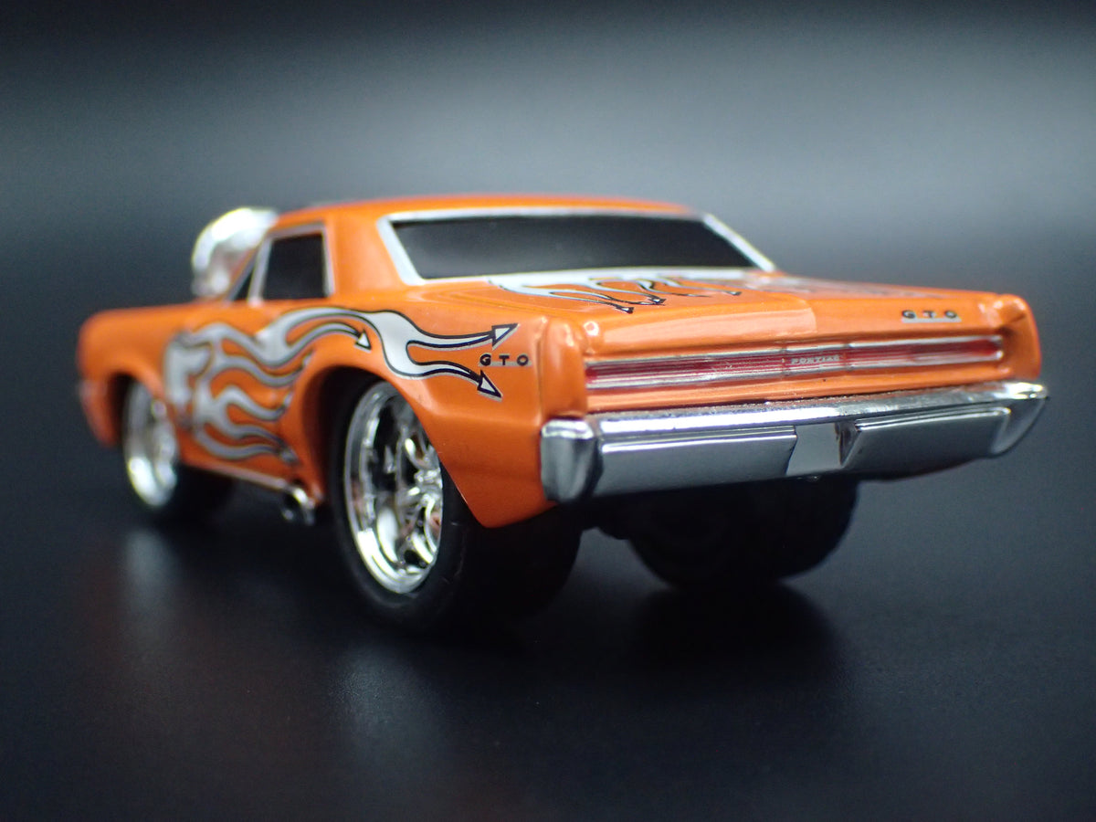 1965 65 PONTIAC GTO ORANGE 1/64 SCALE COLLECTIBLE DIORAMA DIECAST MODEL CAR