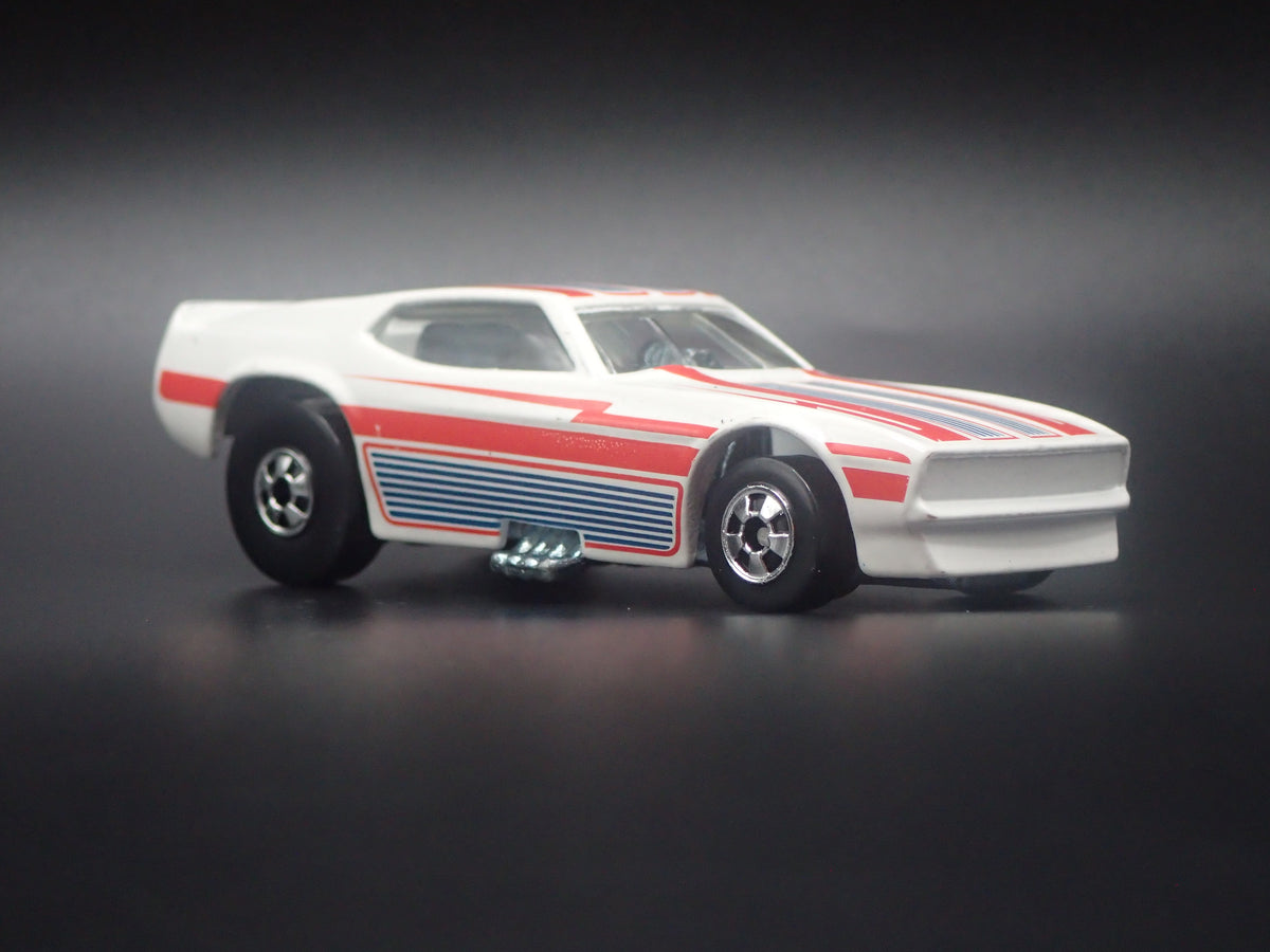 1971 71 FORD MUSTANG FUNNY CAR NHRA WHITE 1:64 SCALE DIORAMA DIECAST MODEL CAR