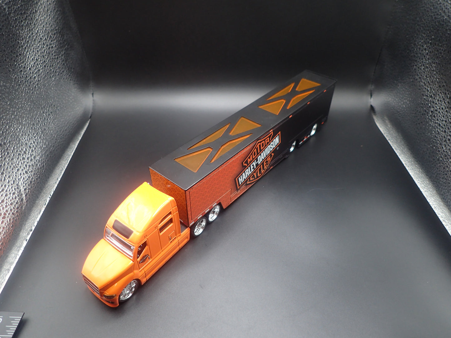 HARLEY DAVIDSON CUSTOM TRANSPORTER HAULER TRAILER 1:64 SCALE MODEL SET