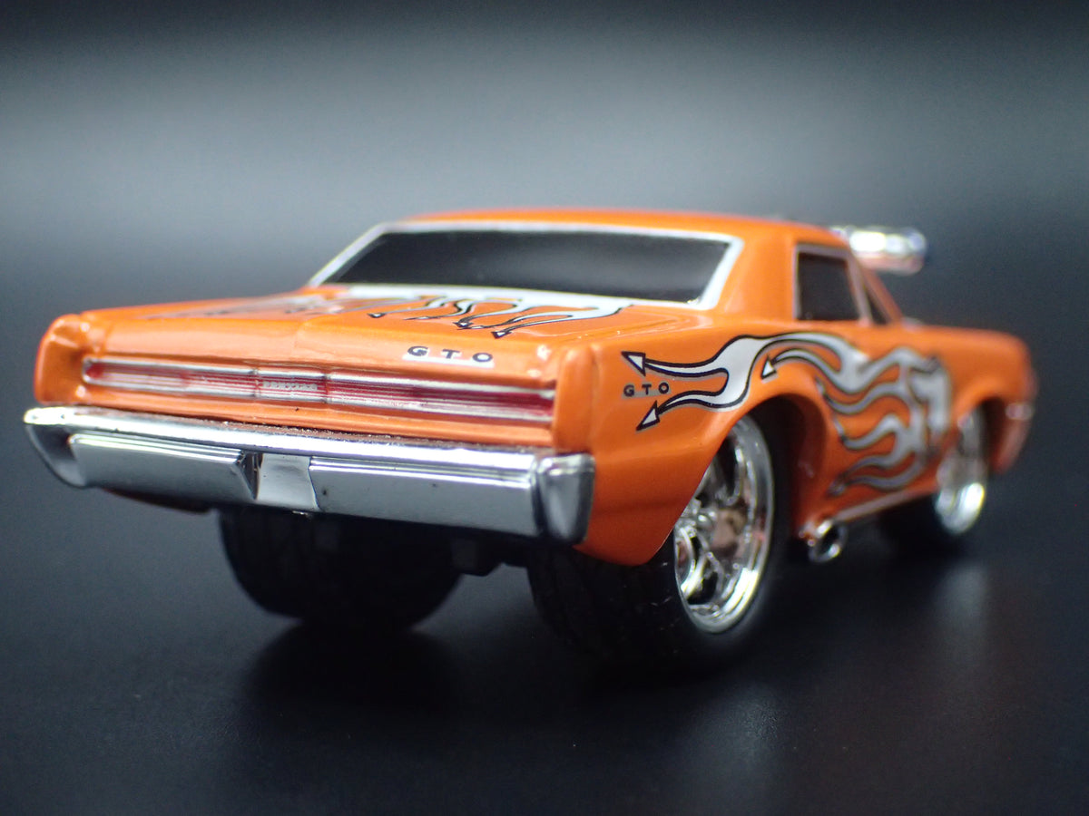 1965 65 PONTIAC GTO ORANGE 1/64 SCALE COLLECTIBLE DIORAMA DIECAST MODEL CAR