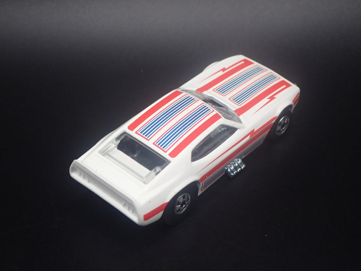 1971 71 FORD MUSTANG FUNNY CAR NHRA WHITE 1:64 SCALE DIORAMA DIECAST MODEL CAR