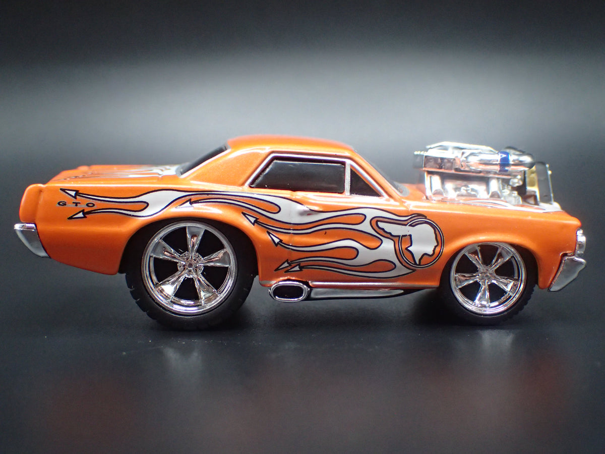 1965 65 PONTIAC GTO ORANGE 1/64 SCALE COLLECTIBLE DIORAMA DIECAST MODEL CAR