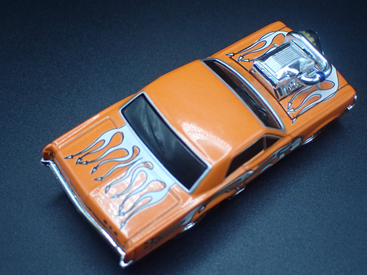 1965 65 PONTIAC GTO ORANGE 1/64 SCALE COLLECTIBLE DIORAMA DIECAST MODEL CAR