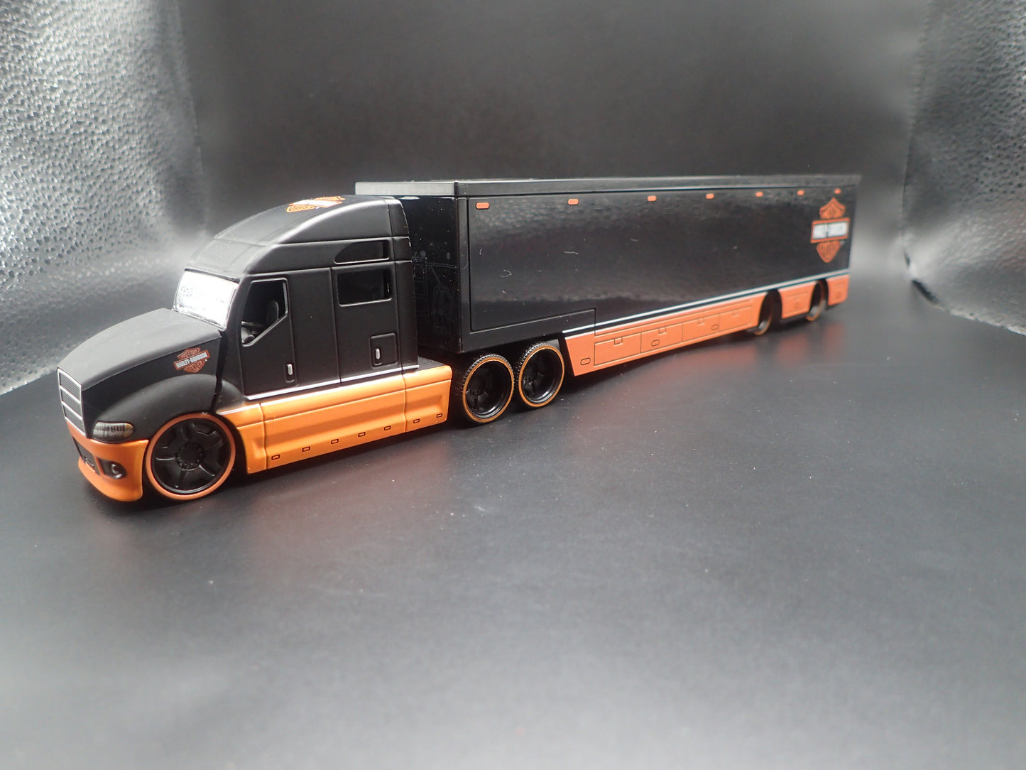 HARLEY DAVIDSON CUSTOM TRANSPORTER HAULER TRAILER 1:64 SCALE MODEL SET