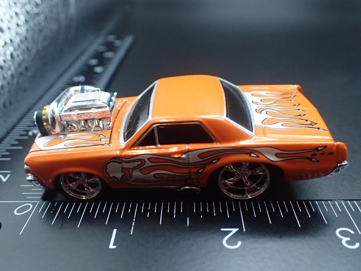 1965 65 PONTIAC GTO ORANGE 1/64 SCALE COLLECTIBLE DIORAMA DIECAST MODEL CAR
