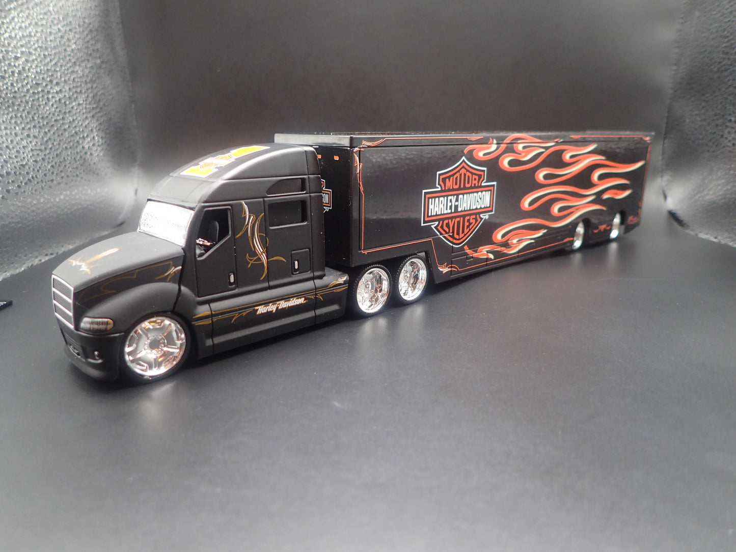 HARLEY DAVIDSON CUSTOM TRANSPORTER HAULER TRAILER 1:64 SCALE MODEL SET