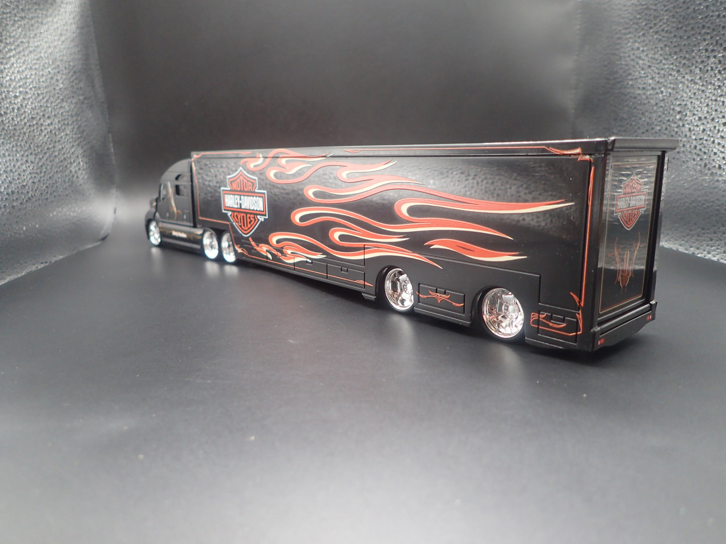 HARLEY DAVIDSON CUSTOM TRANSPORTER HAULER TRAILER 1:64 SCALE MODEL SET