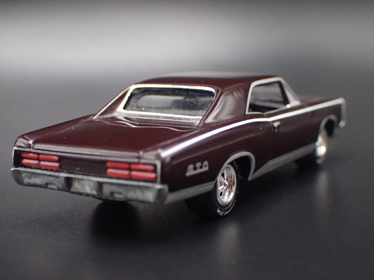1967 67 PONTIAC GTO BURGUNDY 1/64 SCALE COLLECTIBLE DIECAST MODEL CAR