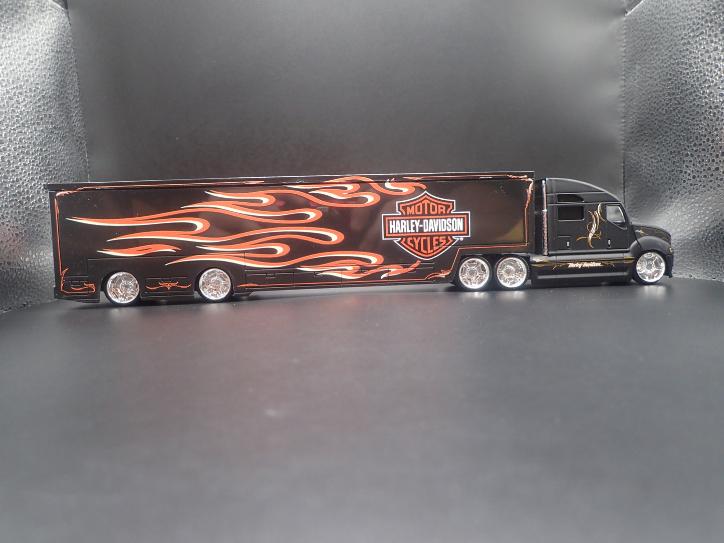 HARLEY DAVIDSON CUSTOM TRANSPORTER HAULER TRAILER 1:64 SCALE MODEL SET